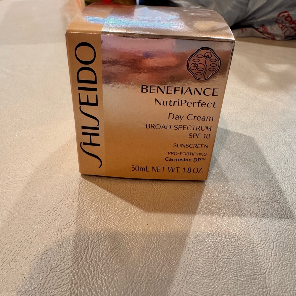 Benefiance NutriPerfect Day Cream
Protective day cream for mature skin